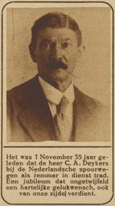 870868 Portret van C.A. Deijkers (Lombokstraat 17) te Utrecht, die 35 jaar in dienst is als remmer bij de Nederlandsche ...